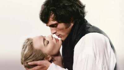 Emerald Fennell transforma clássico em fantasia sadomasoquista e impactante